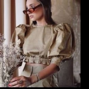 Danielle Bernstein polka dot crop top  with puffy sleeves size M